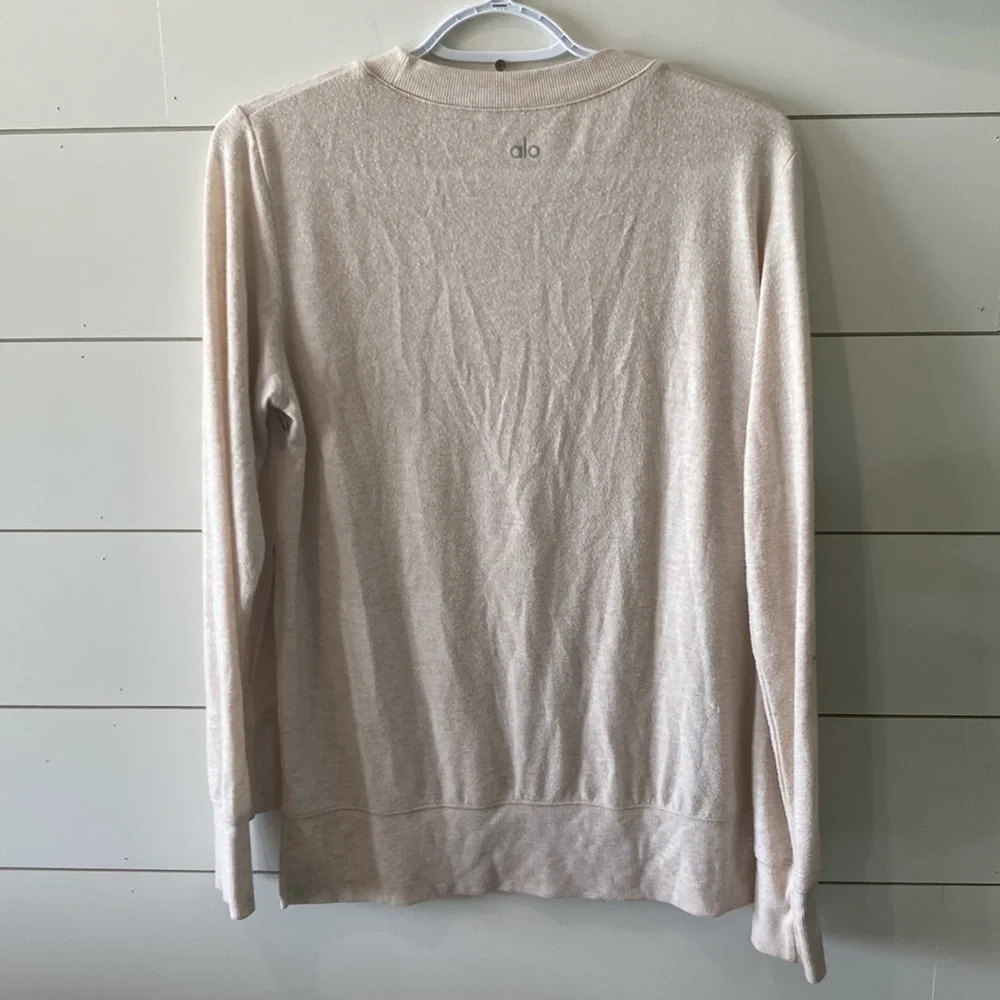 ALO. Long sleeve shirt. - Picture 3 of 3